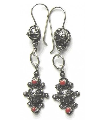 Boucles d'oreilles Berbè﻿res Algeriè﻿nnes en argent massif noirci et corail rouge