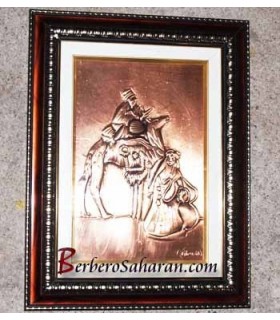 Touareg préparant un thé à coté de son chameau dans le désert du Sahara – Cuivre repoussé