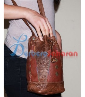 3D marble artwork: Kabyle woman grinding wheat